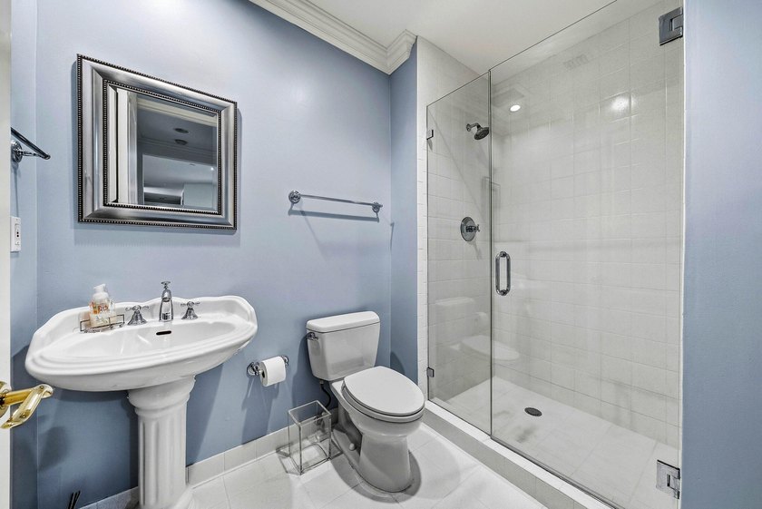 Experience luxury living in this beautifully renovated 2 bedroom - photo 36