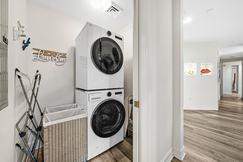 Experience luxury living in this beautifully renovated 2 bedroom - photo 37