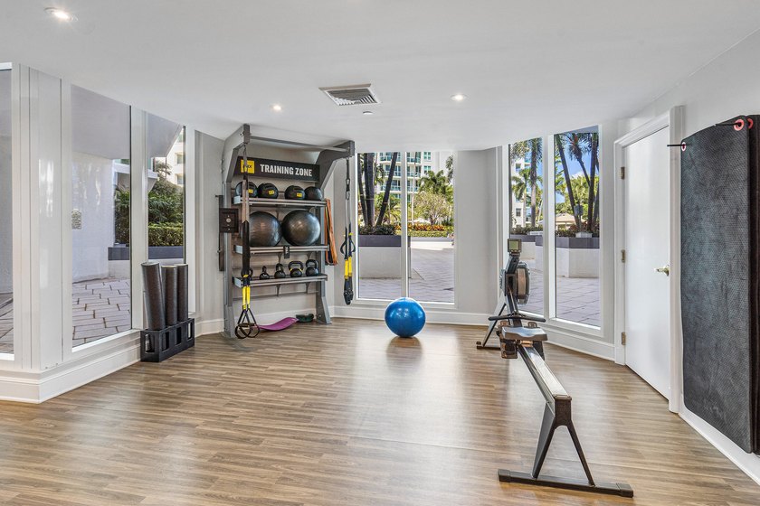 Experience luxury living in this beautifully renovated 2 bedroom - photo 47