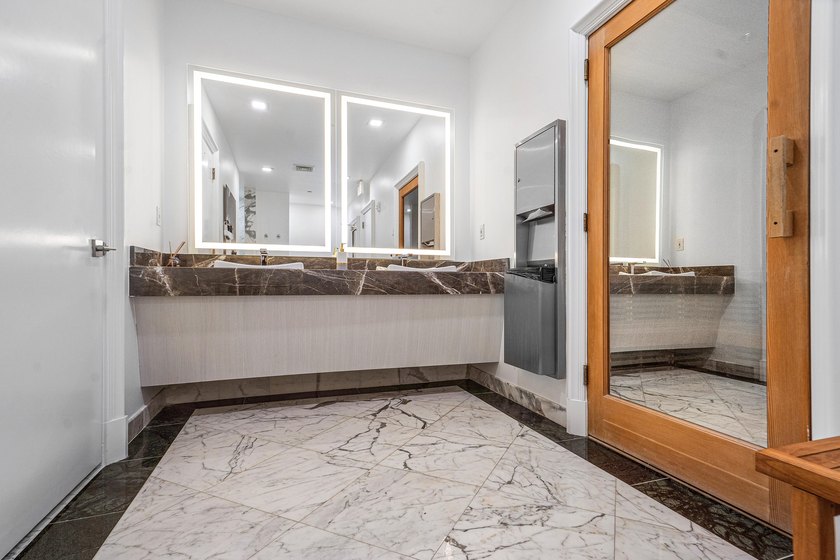 Experience luxury living in this beautifully renovated 2 bedroom - photo 48