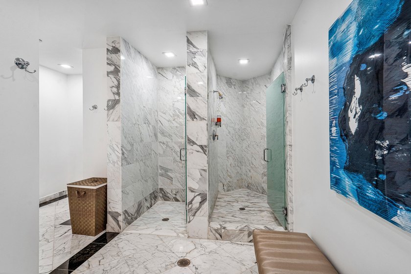 Experience luxury living in this beautifully renovated 2 bedroom - photo 49