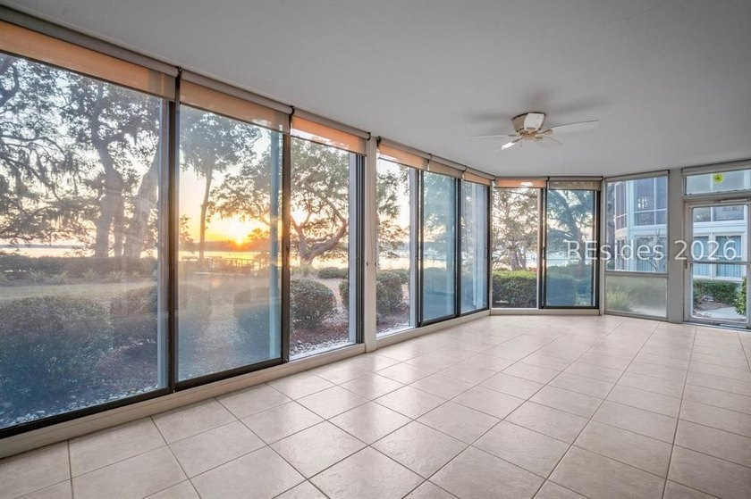 Rare Waterfront Villa in Indian Springs. This end-unit villa - photo 8