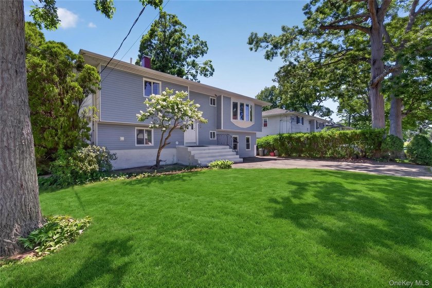 Welcome to this spacious renovated 5-bedroom, 2&amp; half-bathroom - photo 3