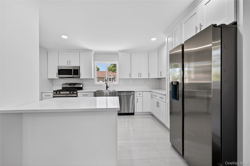 Welcome to this spacious renovated 5-bedroom, 2&amp; half-bathroom - photo 10