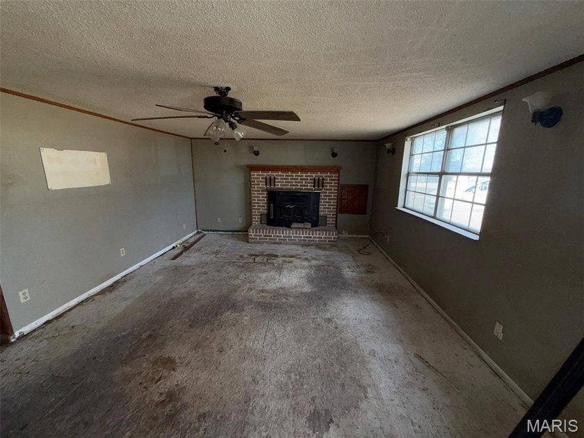 Don't miss this opportunity to own a 3-bedroom, 2-bathroom - photo 15