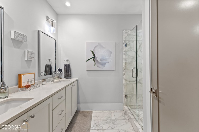 Indulge in luxury at this exquisite Triangle Park townhome. It's - photo 6