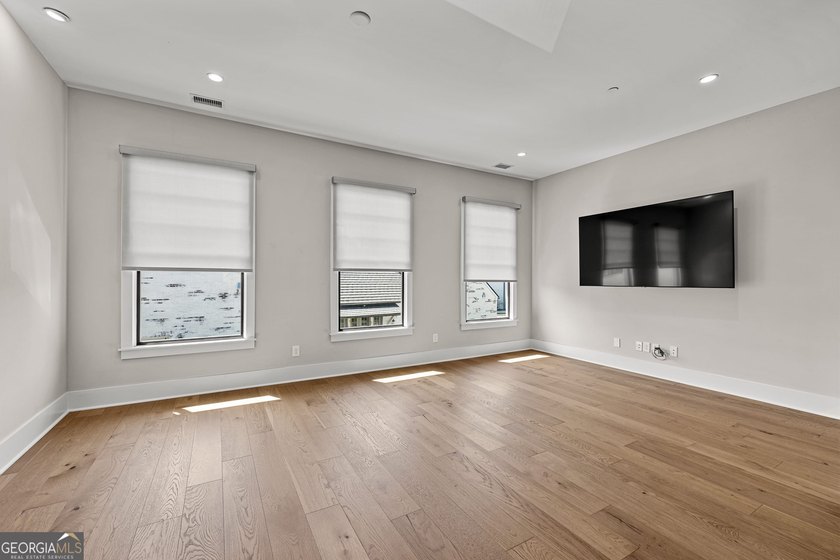 Indulge in luxury at this exquisite Triangle Park townhome. It's - photo 9