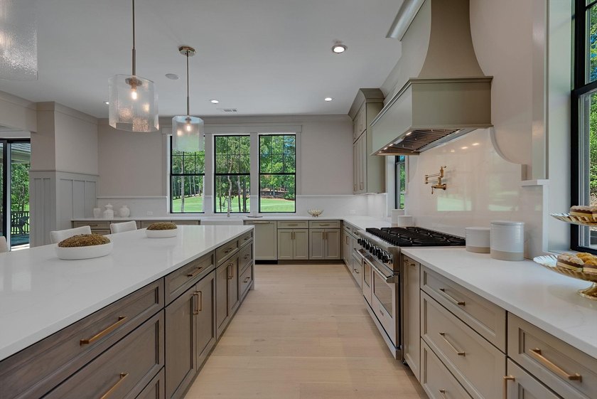 PRIVACY. CRAFTSMANSHIP. LIFESTYLE. NEW CUSTOM HOME PERFECTLY - photo 21