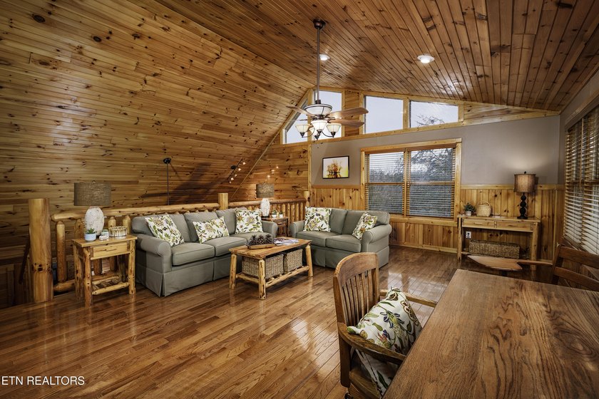 REDUCED PRICE $1,149 ,000! Very private, custom D-log home with - photo 22