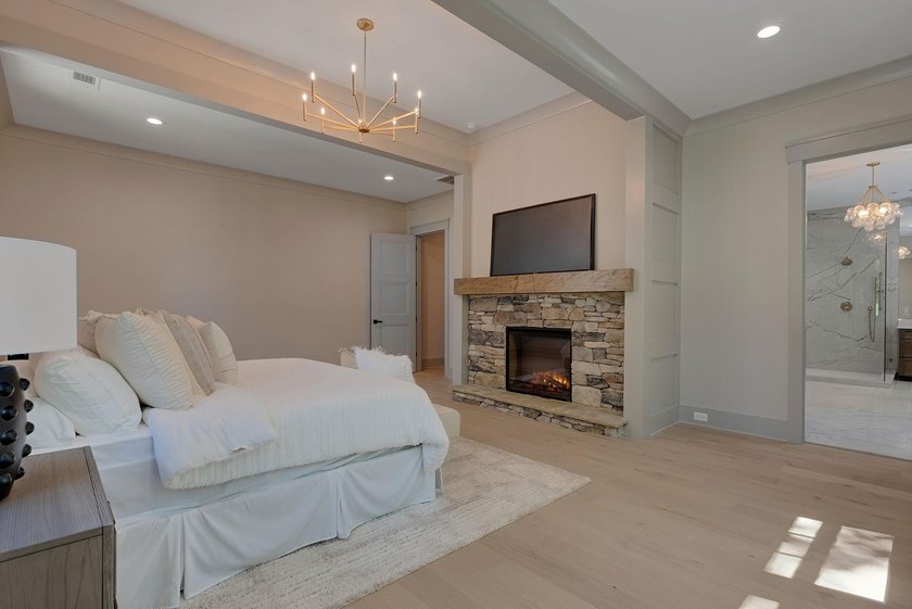 PRIVACY. CRAFTSMANSHIP. LIFESTYLE. NEW CUSTOM HOME PERFECTLY - photo 26