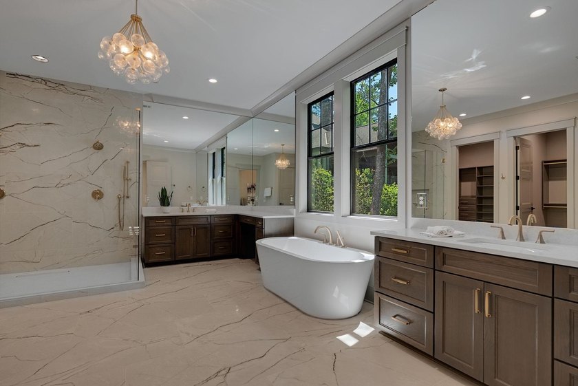 PRIVACY. CRAFTSMANSHIP. LIFESTYLE. NEW CUSTOM HOME PERFECTLY - photo 27