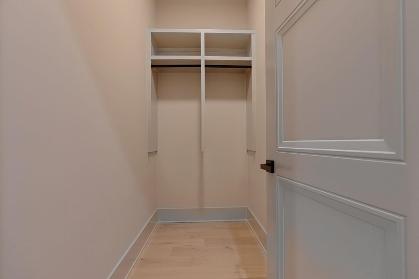 PRIVACY. CRAFTSMANSHIP. LIFESTYLE. NEW CUSTOM HOME PERFECTLY - photo 34