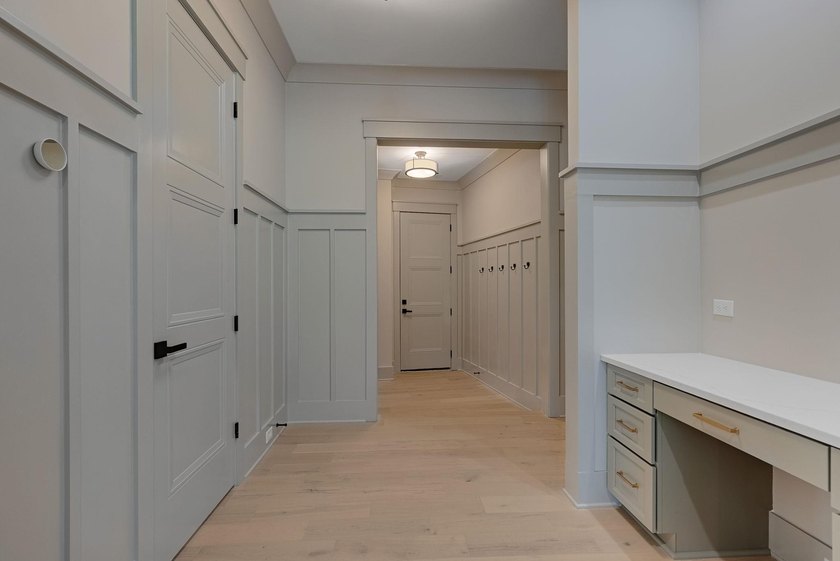 PRIVACY. CRAFTSMANSHIP. LIFESTYLE. NEW CUSTOM HOME PERFECTLY - photo 36