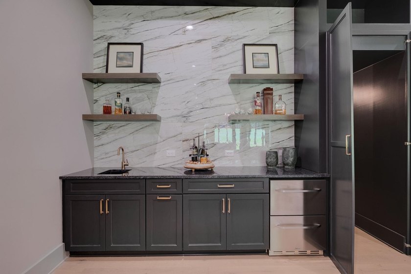 PRIVACY. CRAFTSMANSHIP. LIFESTYLE. NEW CUSTOM HOME PERFECTLY - photo 49