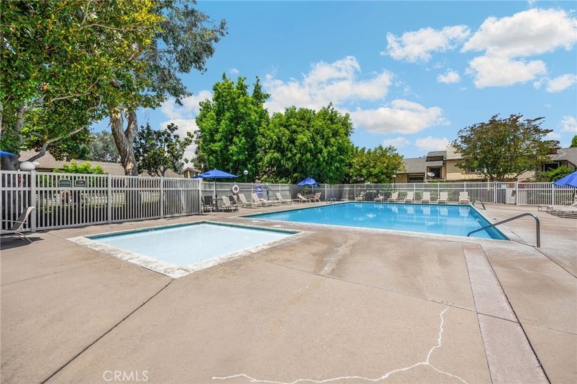 UPDATED &amp; LARGEST floor plan in Shady Hollow, perfectly located - photo 6