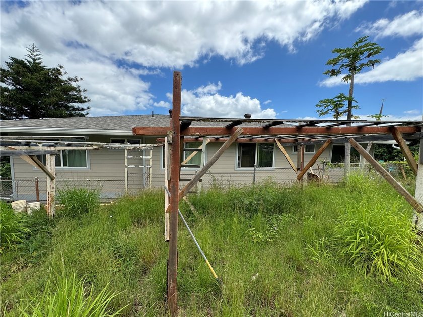 Rare opportunity to own two newer homes on a spacious lot, ideal - photo 9