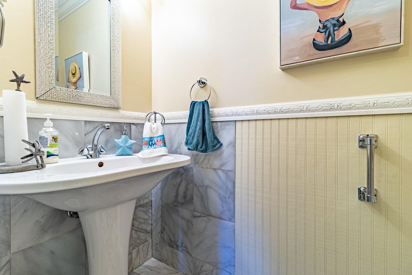 Beautifully maintained 2-bedroom, 1.5-bath condo in the - photo 15