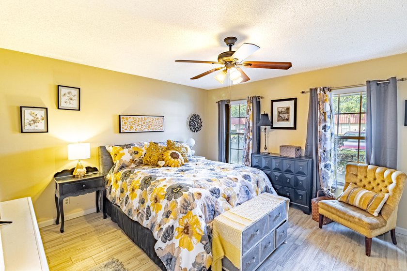 Beautifully maintained 2-bedroom, 1.5-bath condo in the - photo 16