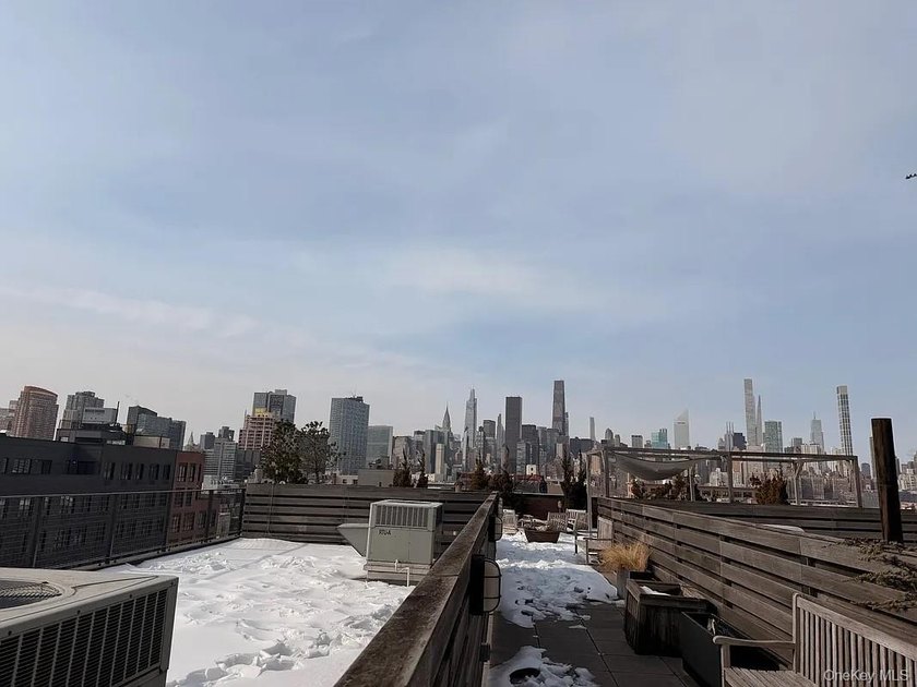 Welcome to Luxury Condo (not a co-op) 1D at 21-45 44th Drive - a - photo 10