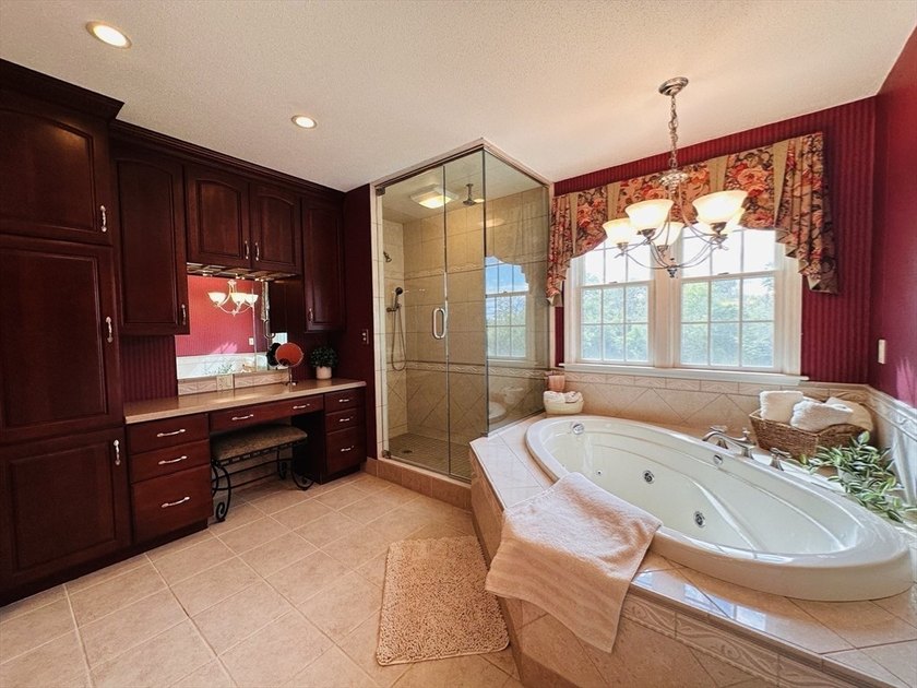 Welcome home to this stunning custom Ranch, featuring a barn - photo 22