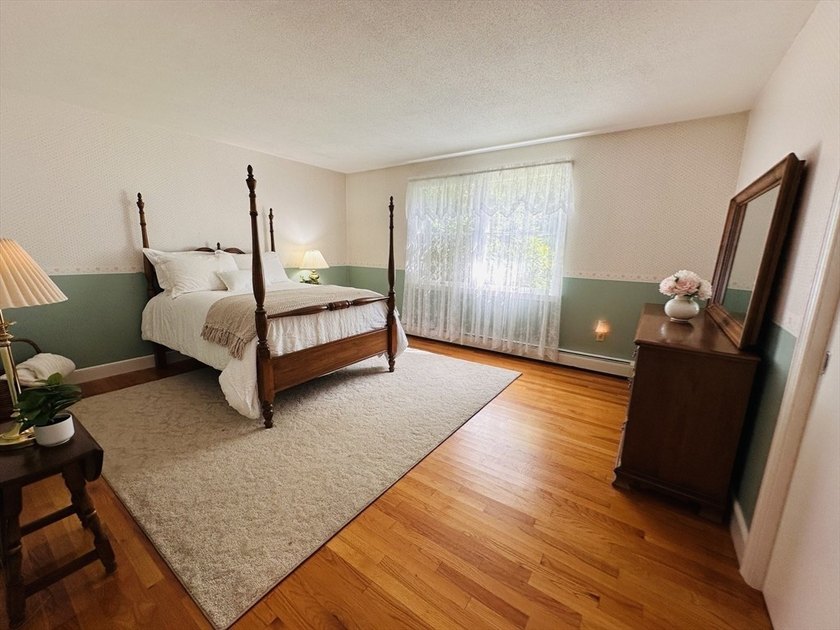 Welcome home to this stunning custom Ranch, featuring a barn - photo 24