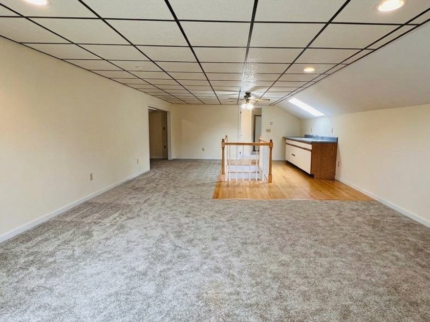 Welcome home to this stunning custom Ranch, featuring a barn - photo 28