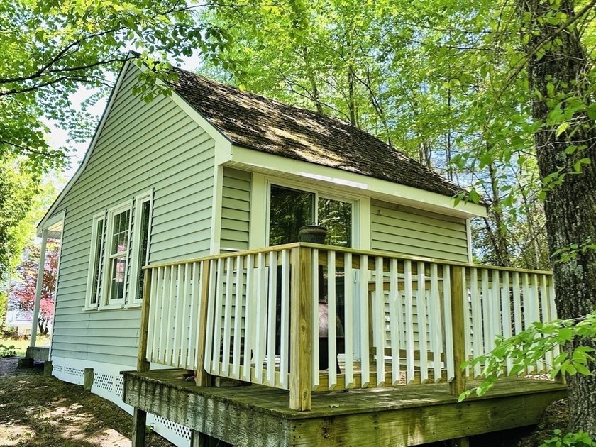 Welcome home to this stunning custom Ranch, featuring a barn - photo 39