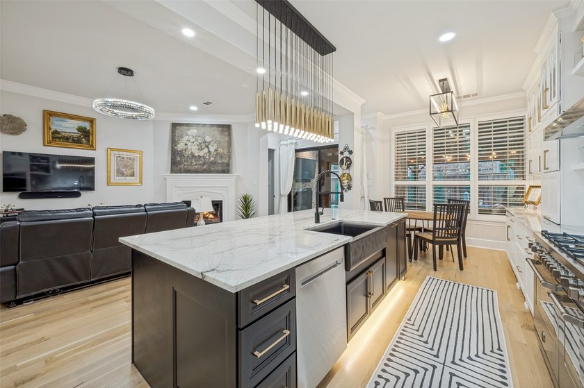 Welcome to 3104 Stonefield where luxury living meets an - photo 8
