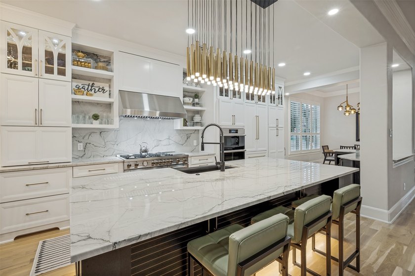 Welcome to 3104 Stonefield where luxury living meets an - photo 9