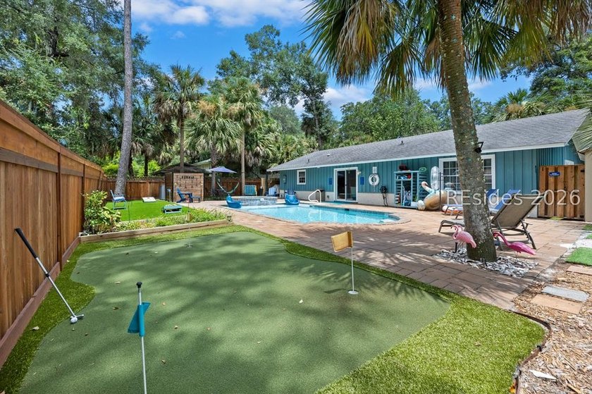 Turn-key, fully renovated beach home in the highly sought-after - photo 6