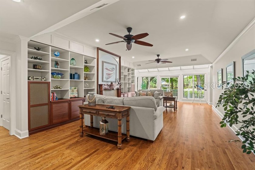 Experience the best of Hilton Head living in this beautifully - photo 4