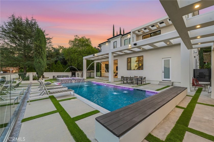 Ultra-private gated Encino compound offering rare seclusion - photo 13