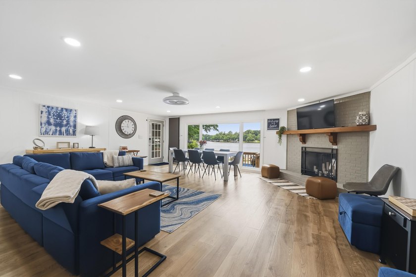 Welcome to your private lakefront retreat, perfectly positioned - photo 17