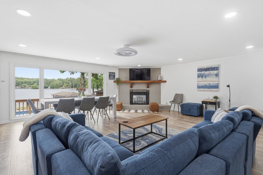 Welcome to your private lakefront retreat, perfectly positioned - photo 18