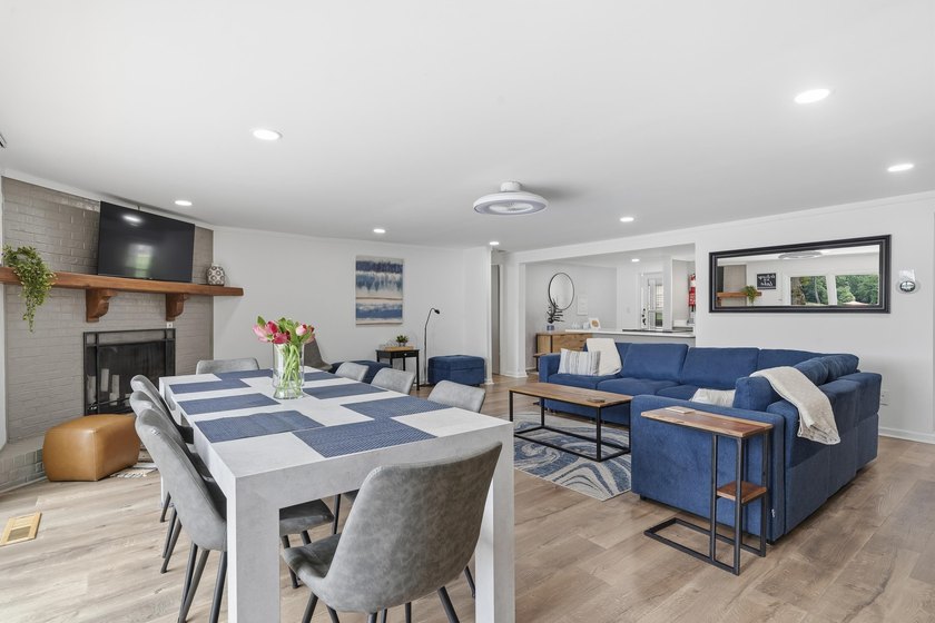 Welcome to your private lakefront retreat, perfectly positioned - photo 19