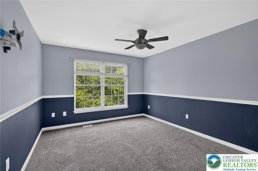 Beautifully maintained 4-Bedroom home on close to a half acre - photo 33