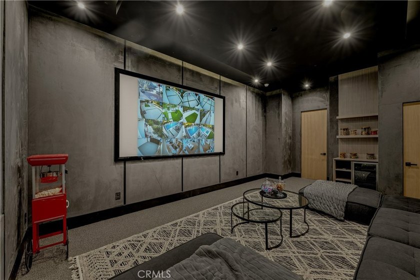 Ultra-private gated Encino compound offering rare seclusion - photo 36