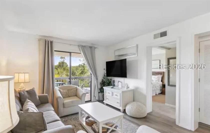 Beautifully updated, fully furnished 2-bedroom, 2-bath end-unit - photo 6