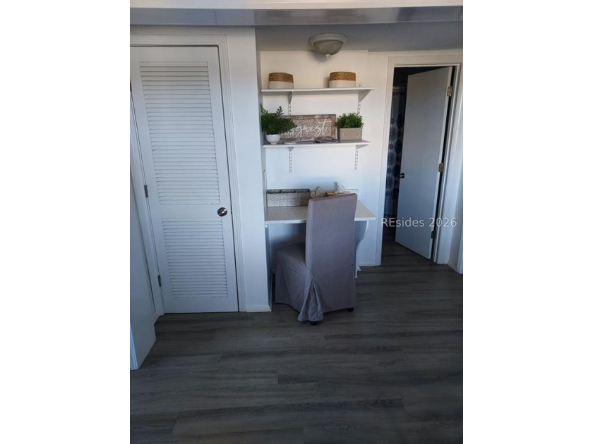 Beautifully updated, fully furnished 2-bedroom, 2-bath end-unit - photo 9