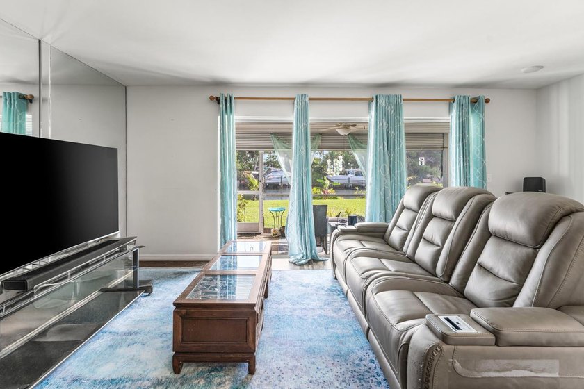 Beautifully updated waterfront 1-bedroom, 1-bath residence in - photo 9