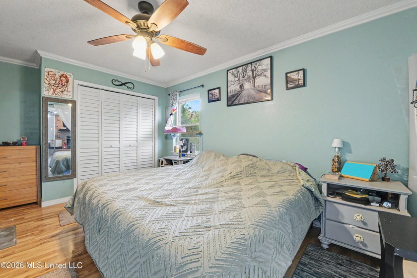 Welcome HOME ! This beautifully updated 3-bedroom, 2-bathroom - photo 11