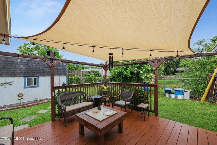 Welcome HOME ! This beautifully updated 3-bedroom, 2-bathroom - photo 21