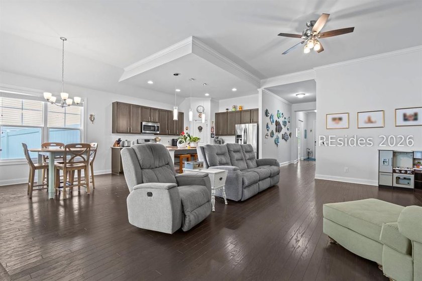 Skip the new build process with this one-level Litchfield model - photo 8