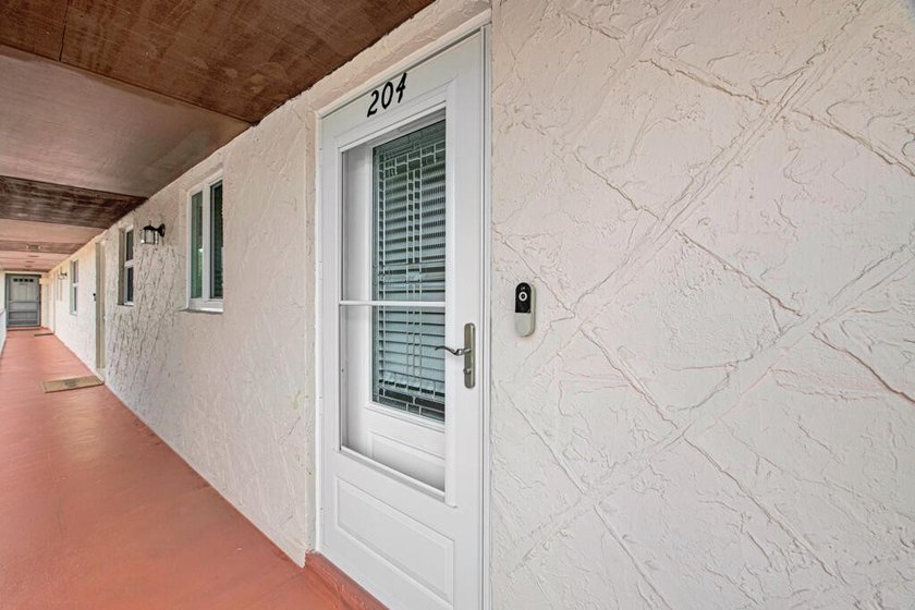 Turnkey Living at its Finest! This beautifully maintained - photo 2