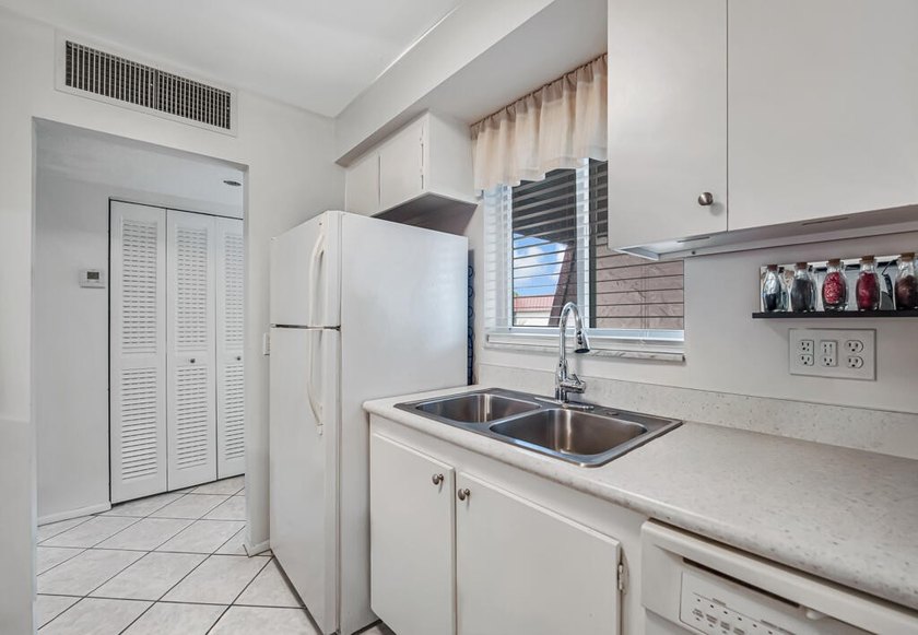 Turnkey Living at its Finest! This beautifully maintained - photo 9