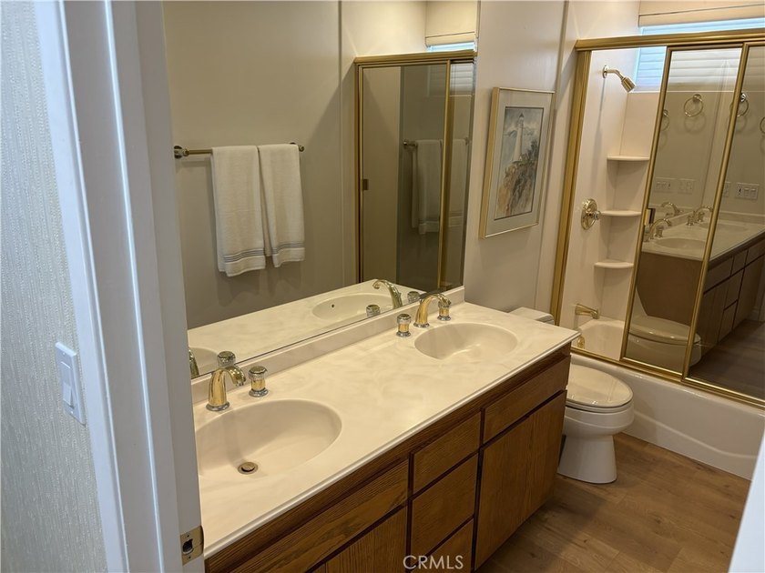 Beautiful 4 bedrooms and 3 bathrooms home in a very desirable - photo 10