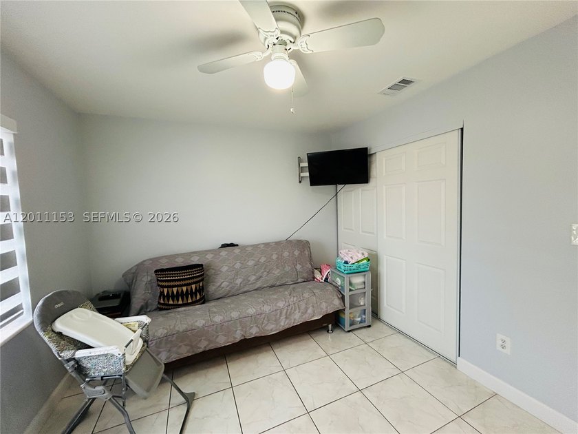 Welcome to this beautiful townhouse with 3 bedrooms and 2 - photo 16