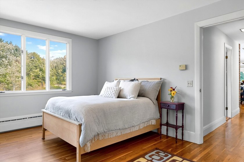 Looking for single level living in the heart of Falmouth? Look - photo 18
