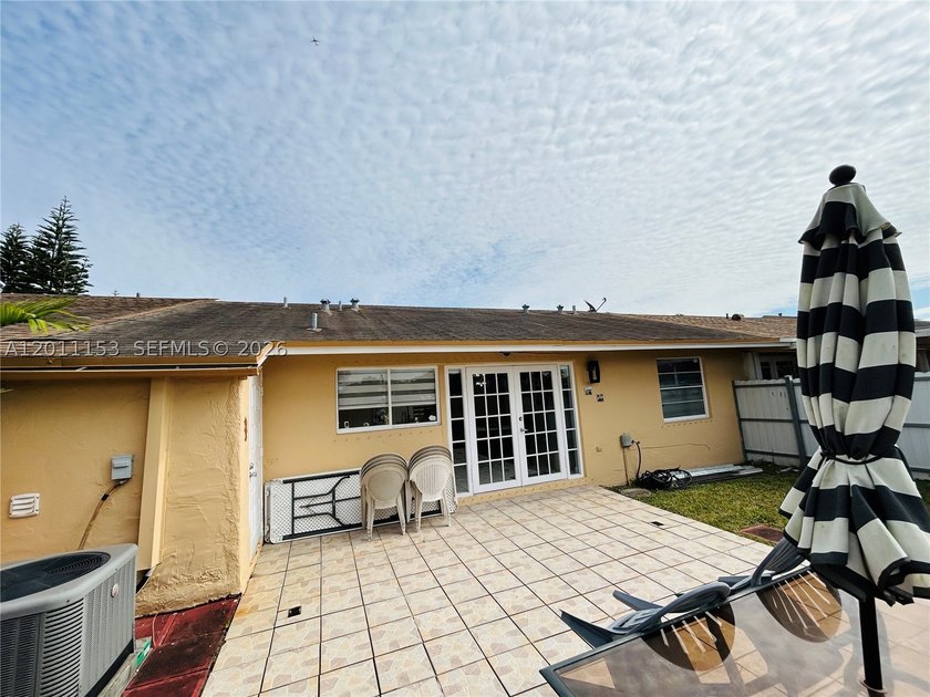 Welcome to this beautiful townhouse with 3 bedrooms and 2 - photo 31