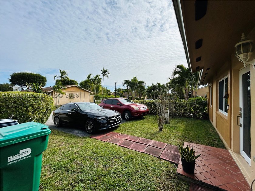 Welcome to this beautiful townhouse with 3 bedrooms and 2 - photo 32